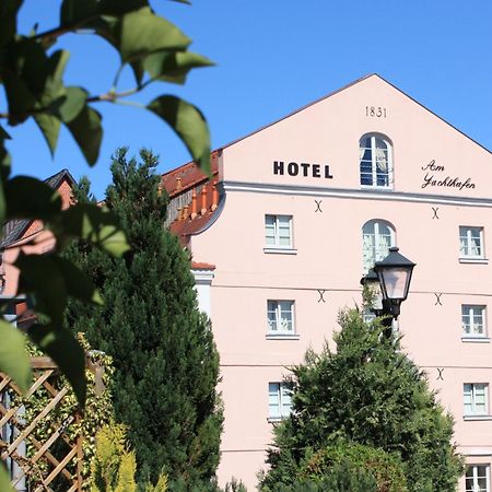 Hotel Am Yachthafen Waren  Kültér fotó