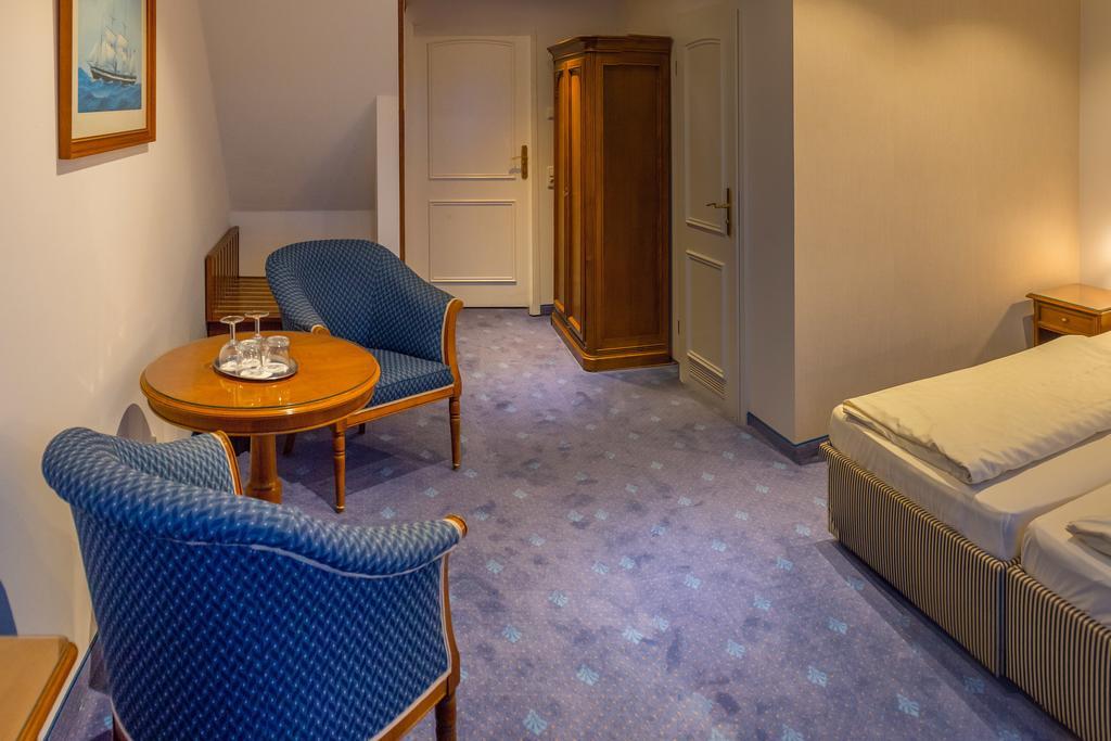 Hotel Am Yachthafen Waren  Kültér fotó