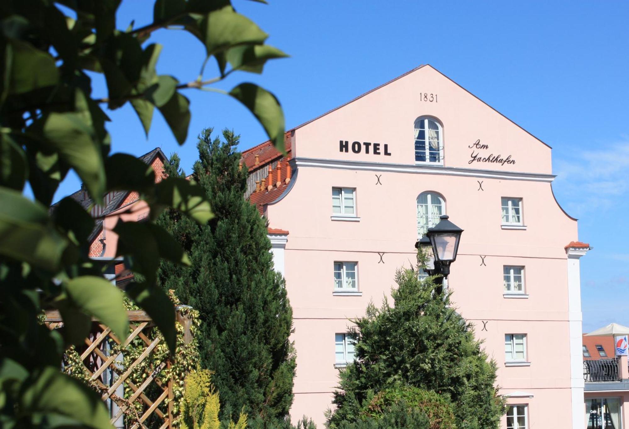 Hotel Am Yachthafen Waren  Kültér fotó