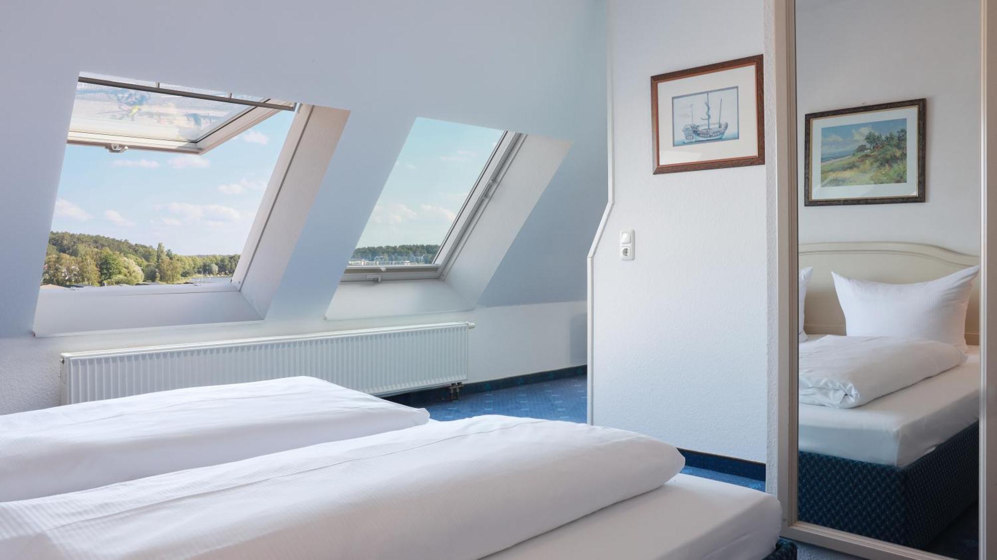 Hotel Am Yachthafen Waren  Kültér fotó
