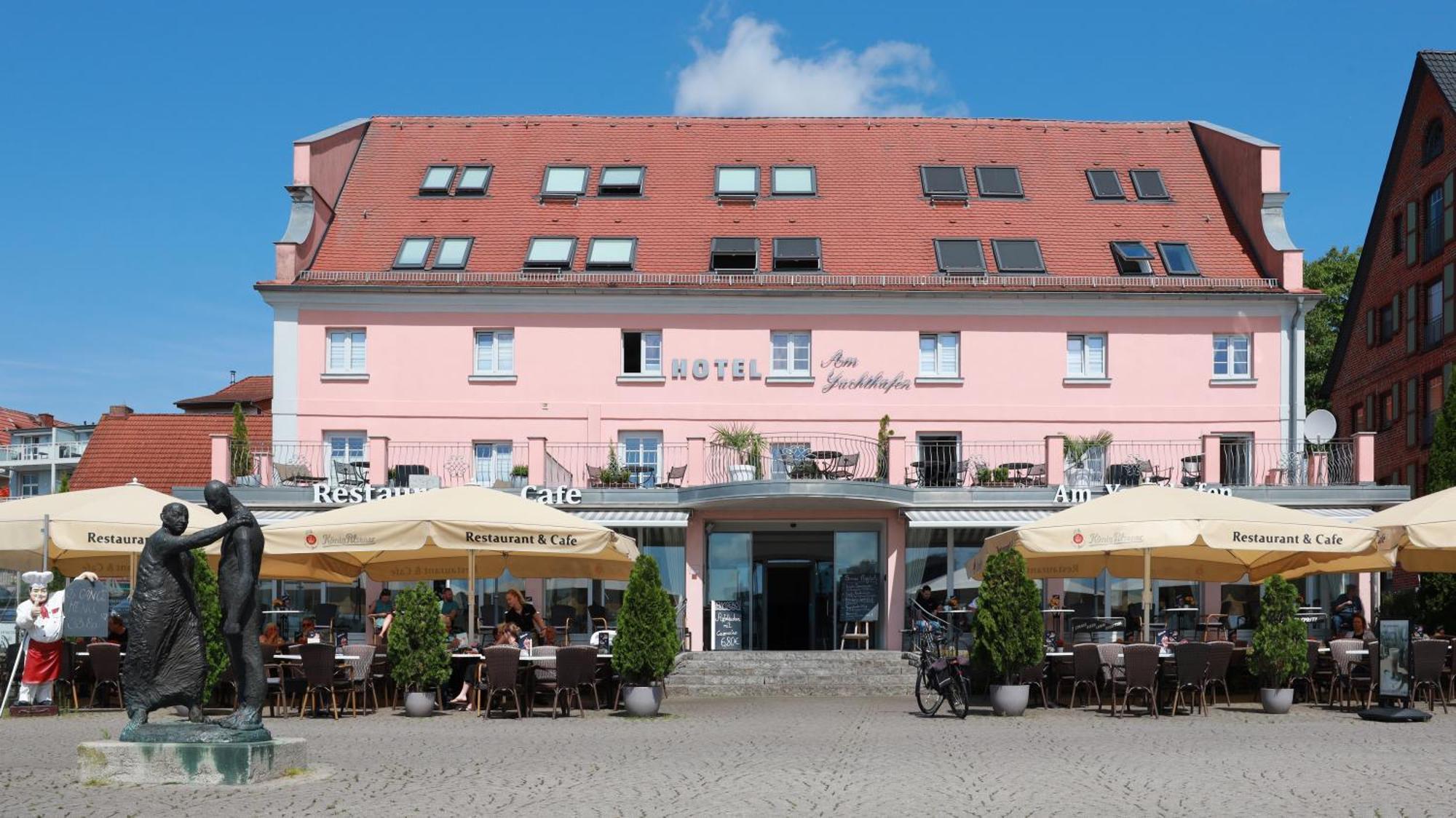 Hotel Am Yachthafen Waren  Kültér fotó