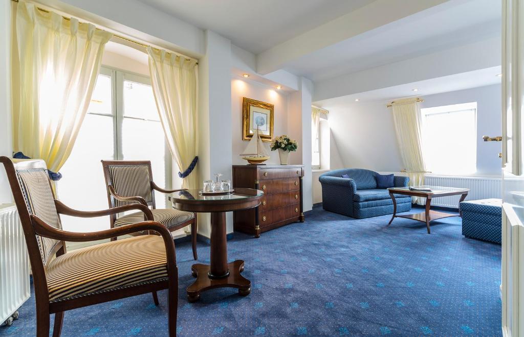Hotel Am Yachthafen Waren  Kültér fotó