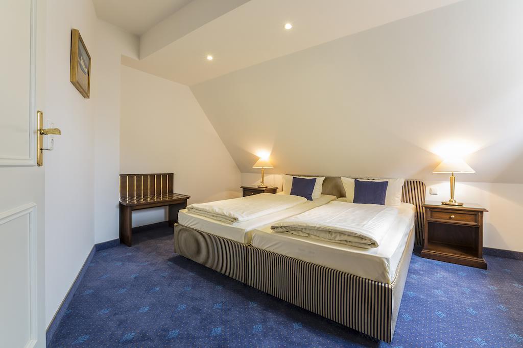 Hotel Am Yachthafen Waren  Kültér fotó